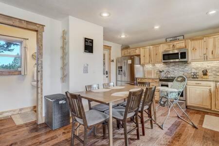 Cabin~Views~Heart Of Town~W&D~Fireplace~Kitchen Woodland Park Exterior photo